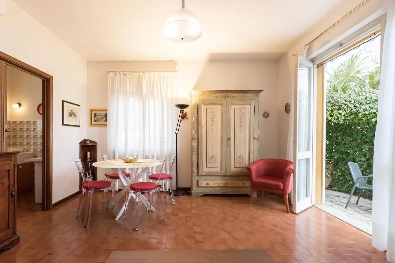 Secret Garden Liliad - Bellagio Apartment 0*,  Italy